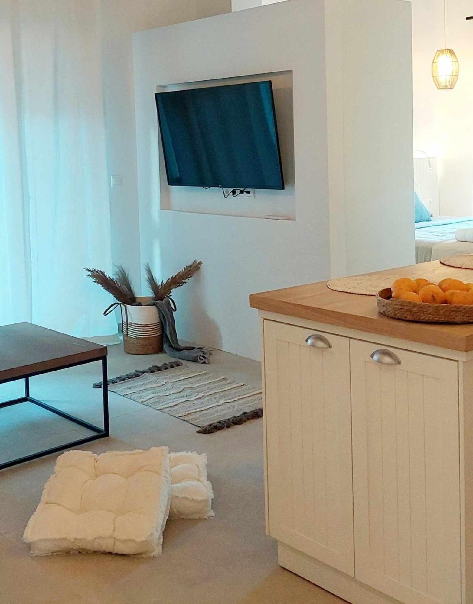 Maya Apartments, Modern And Convenient Apartments With Private Parking スキアトスタウン エクステリア 写真